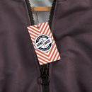 Hang tags med egen text och logotyp