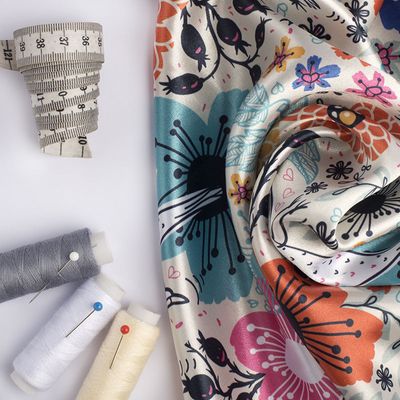 stoffe für kleidung bedrucken hochglanz satin