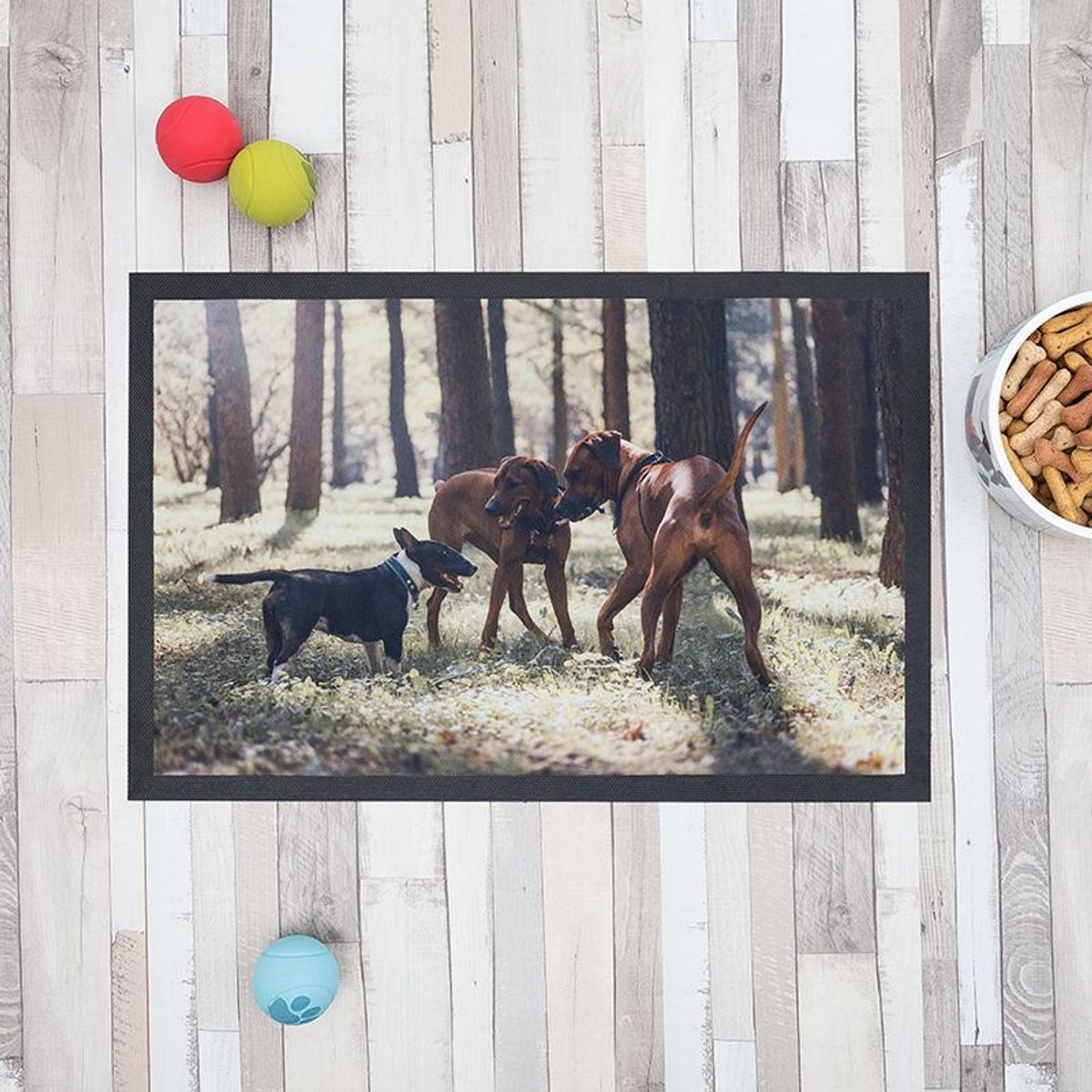 Hondenvoermat met stokzak, handvat en rand, 106 x 71 cm Hondenvoermat met stokzak, handvat en rand, 106 x 71 cm