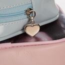 Zoom sur la fermeture de la trousse