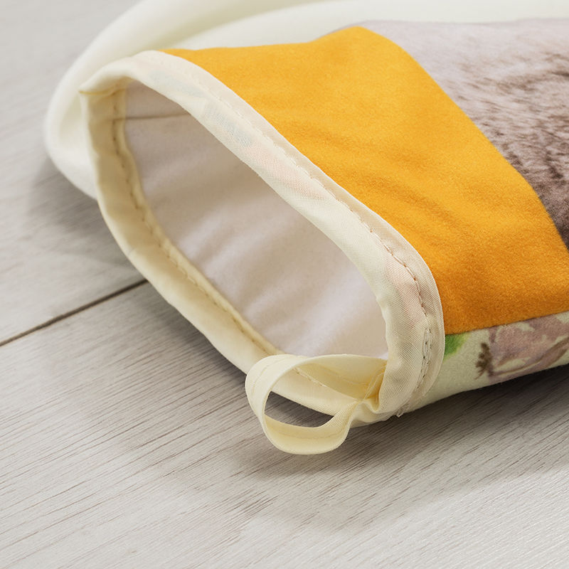 ofenhandschuhe mit cremefarbenem saum und schlaufe