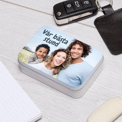 Plåtburk med eget foto och text