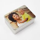 metalldose mit mama und kind