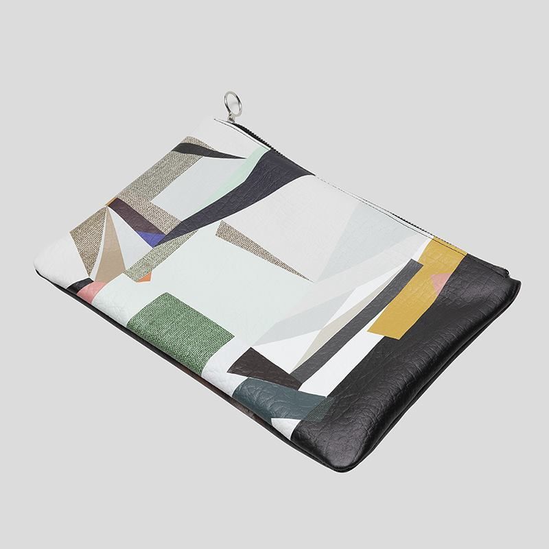 kuvertväska av läder med egendesignat tryck