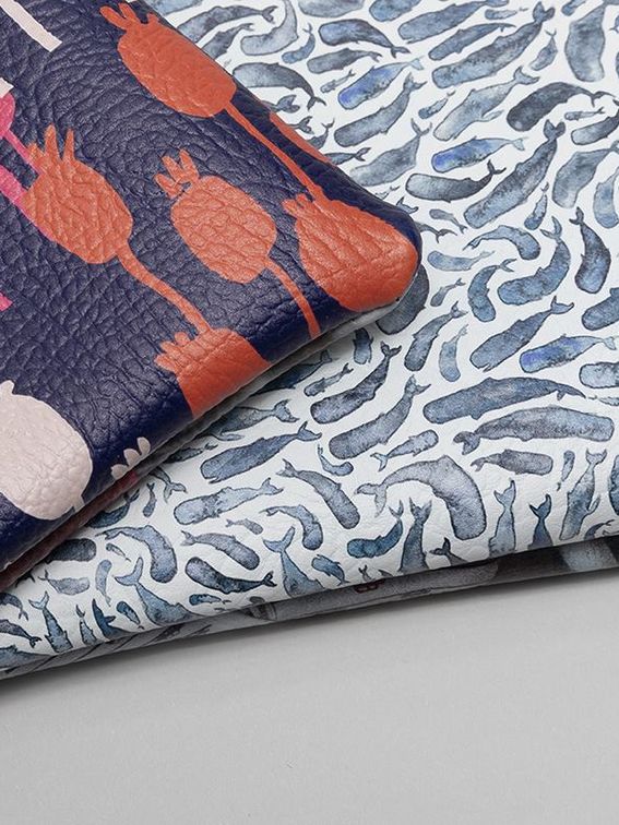 leren clutch met print maat details