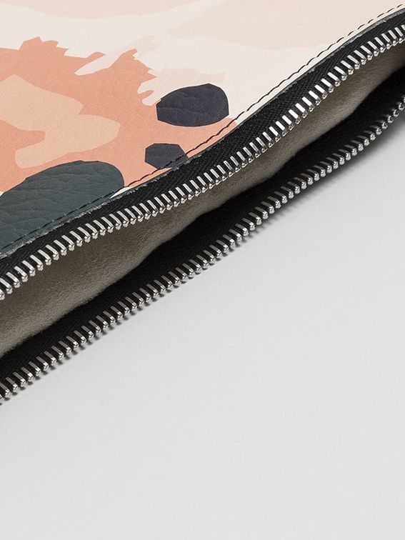 Fermeture éclair de la pochette bandoulière