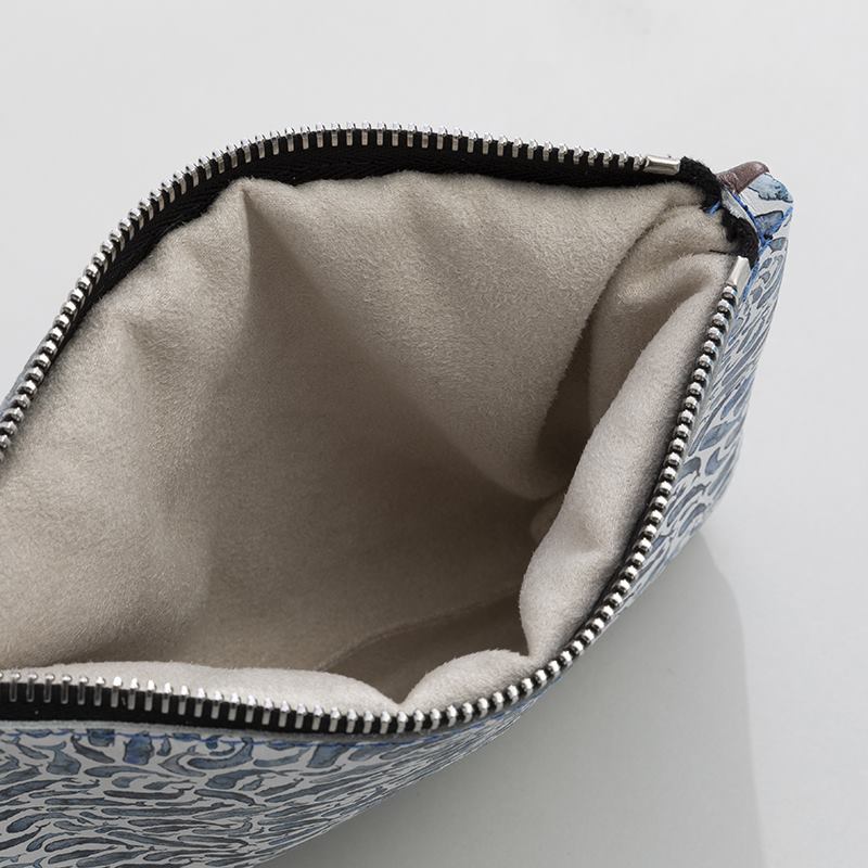 Intérieur de la pochette en cuir imprimée