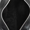 Mellanstora och lilla väskan har inga fack