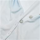 Détails de la robe boutonnée