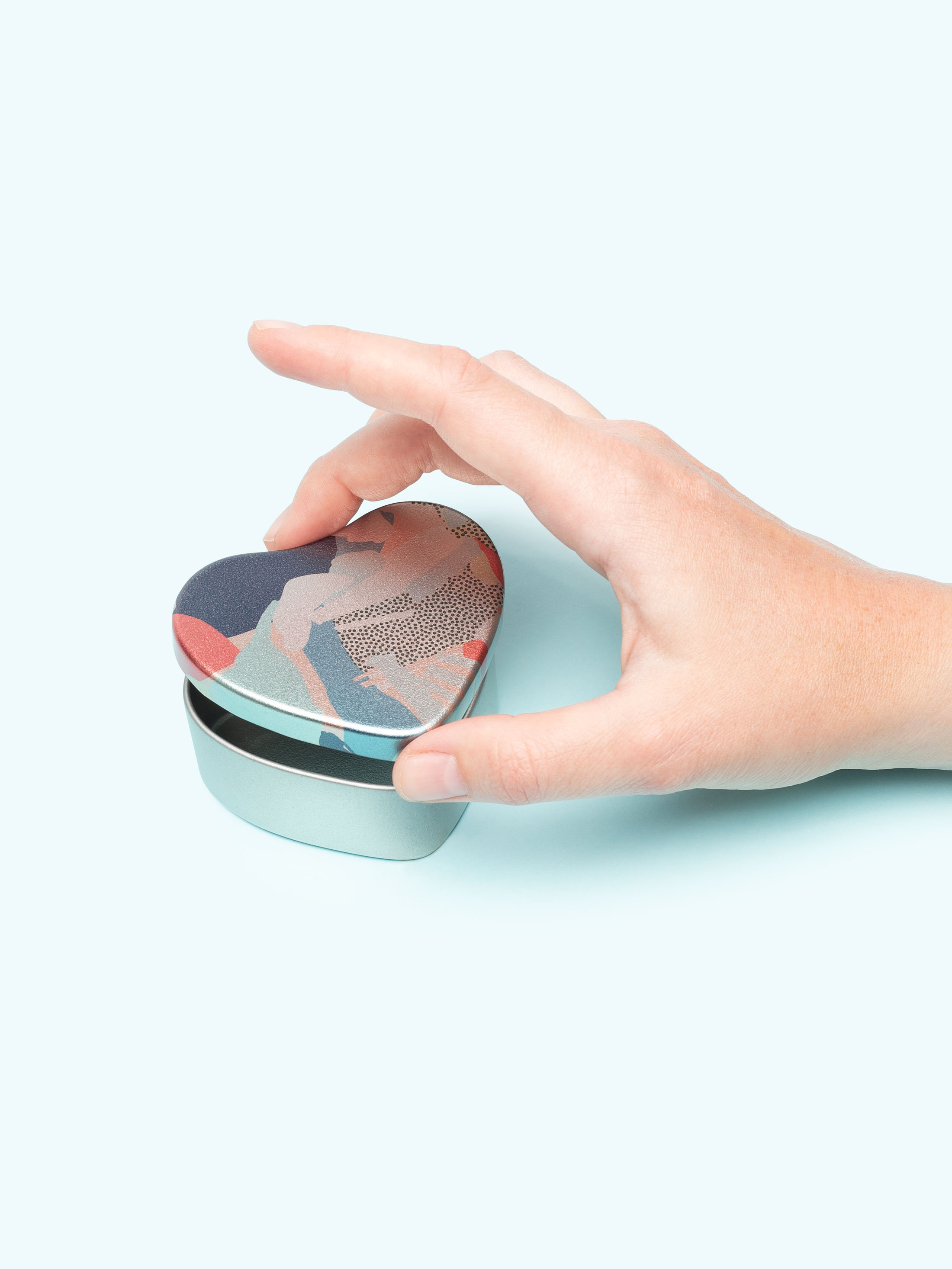 custom printed heart shaped tin