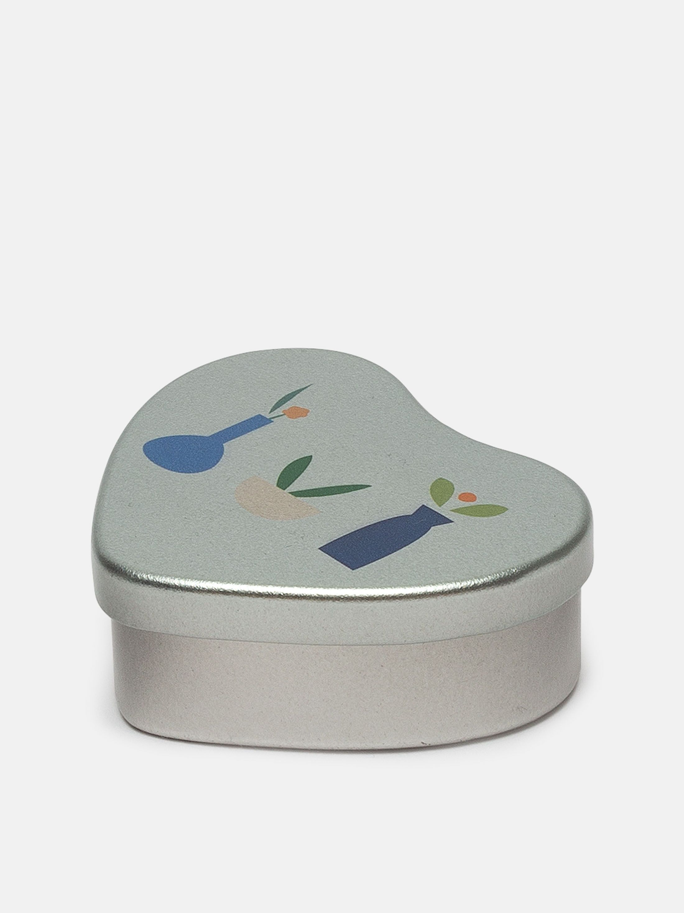 heart shaped tin lid details
