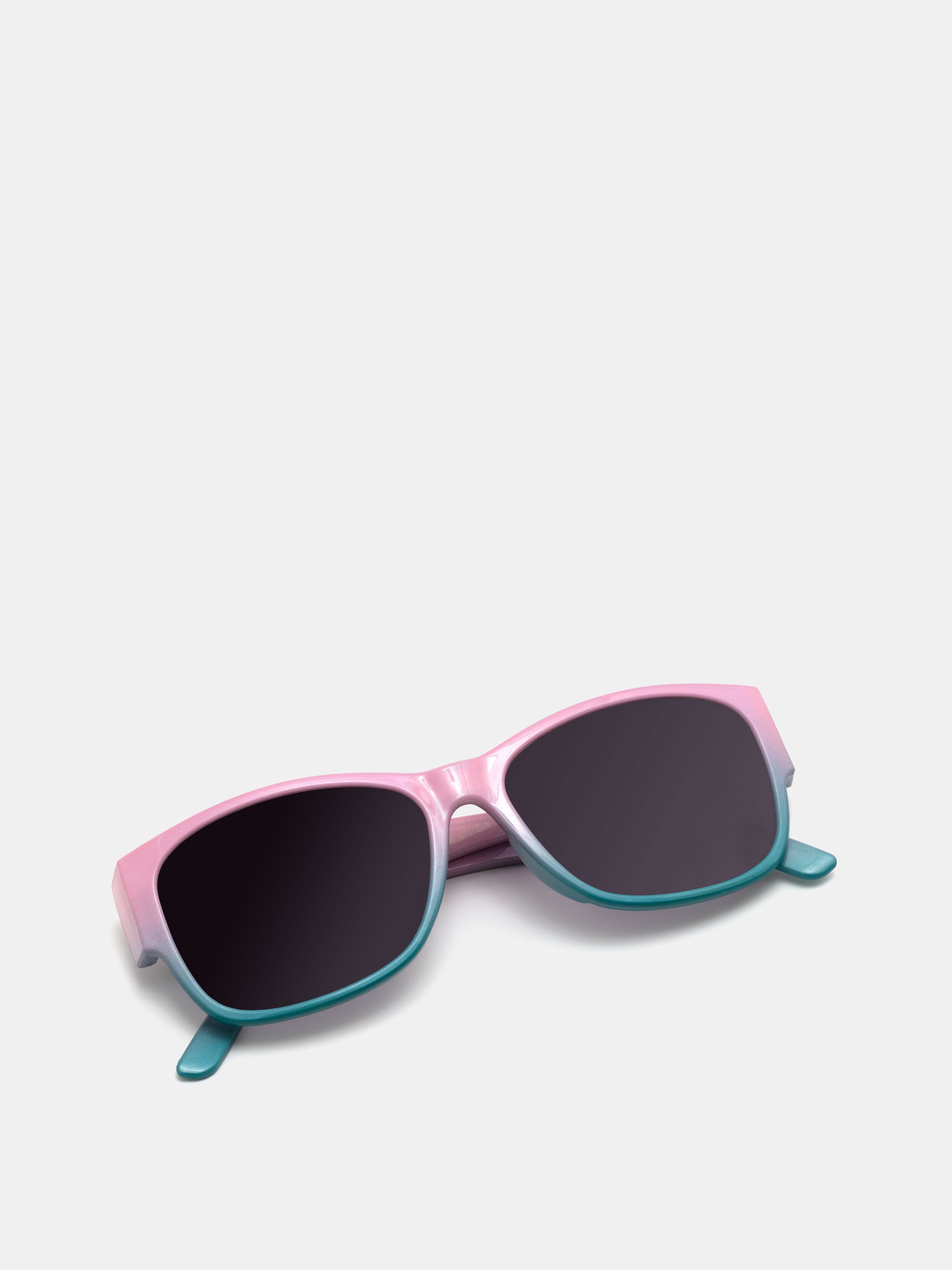 funky sunglasses detail