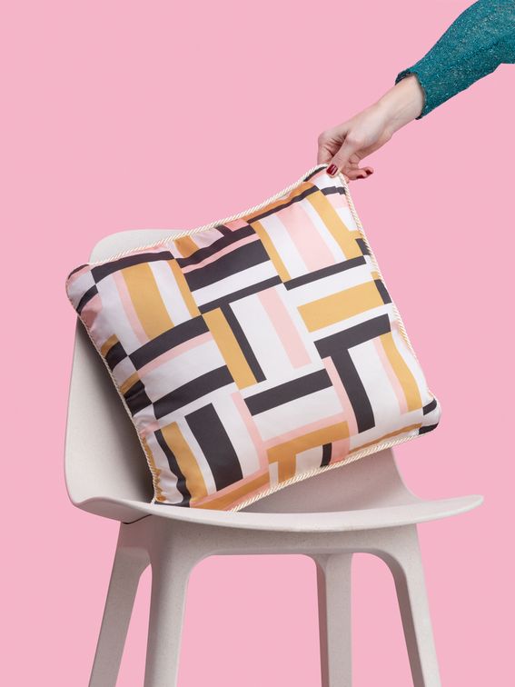 trim color options for silk cushions