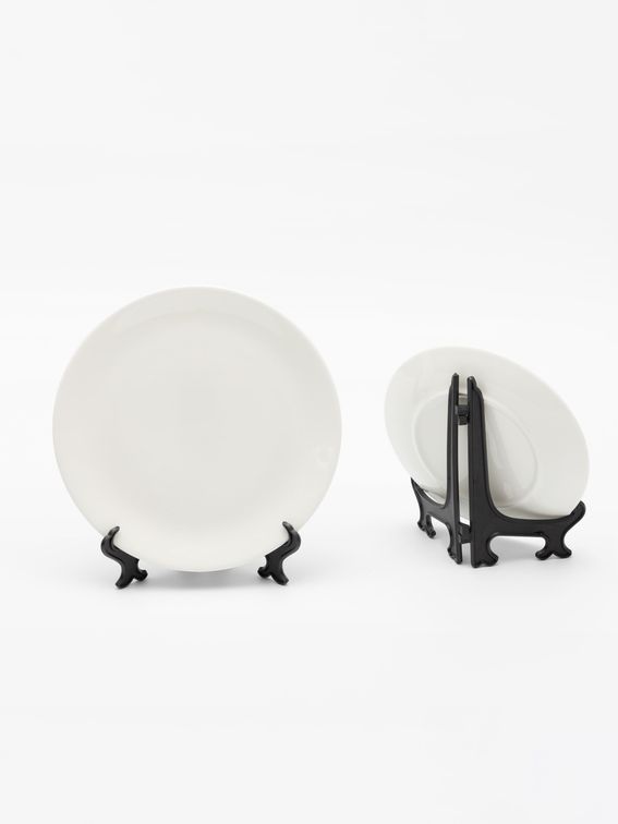customised plates on stand