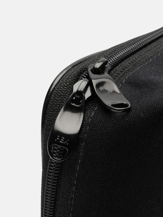 custom printed lunch bags close-up of zip and canvas trim detail