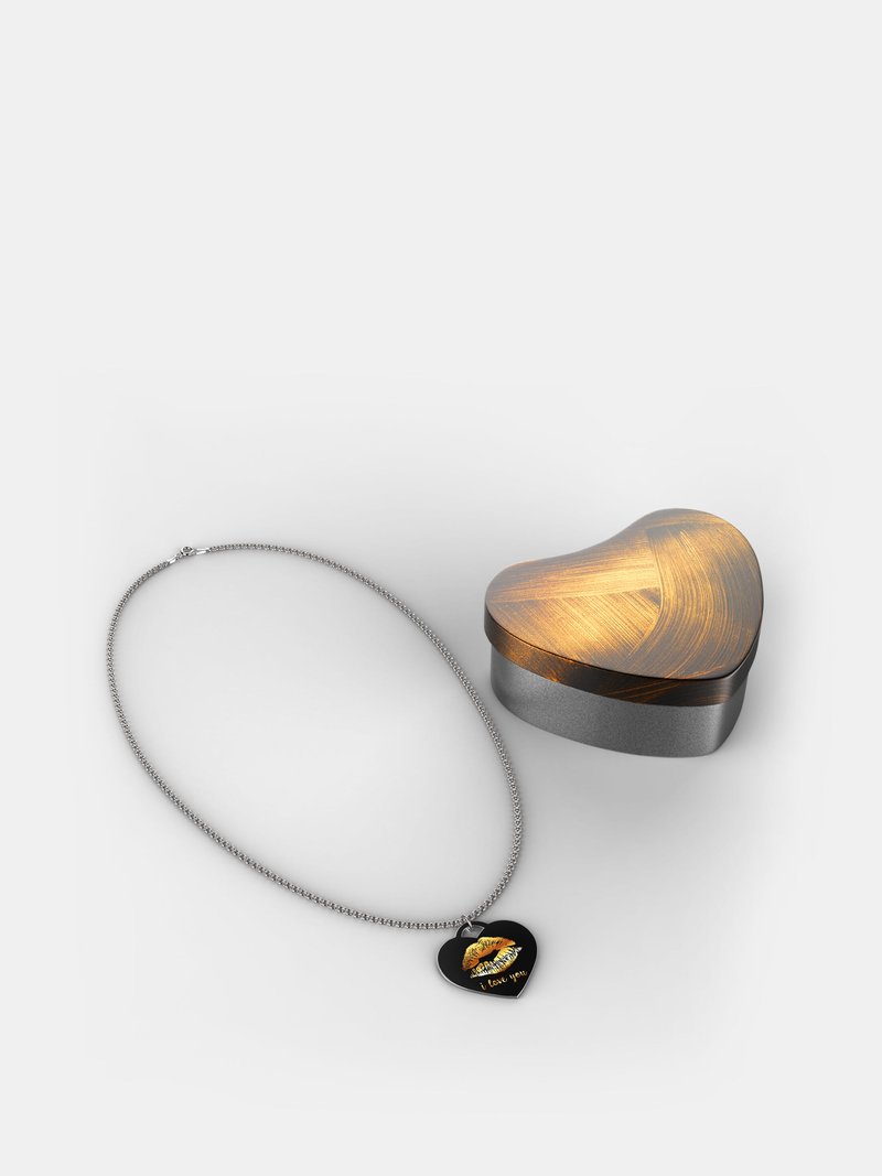 collana d'argento a forma di cuore con stampa