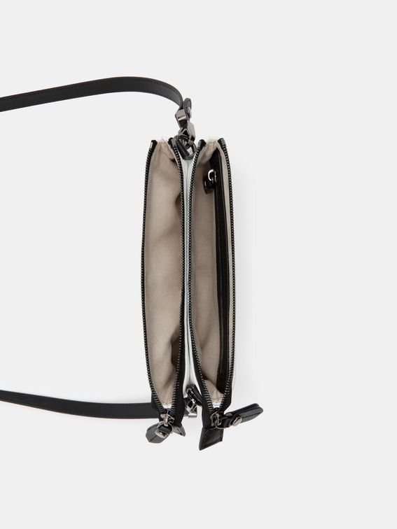 Interno della pochette con tracolla personalizzata
