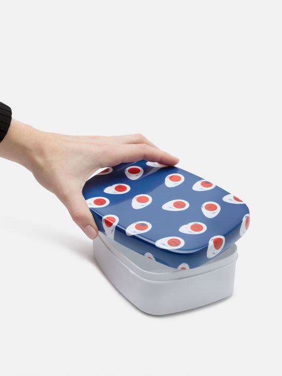 personalised lunch box lid line detailing