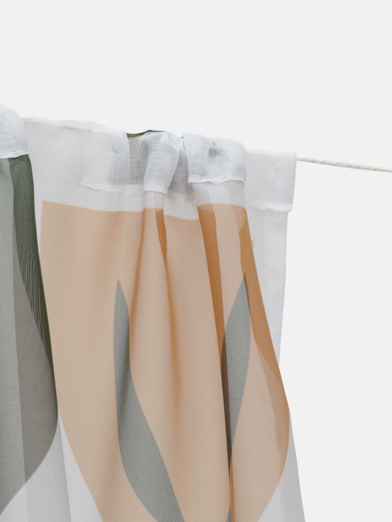 Zoom sur l'ourlet du voilage