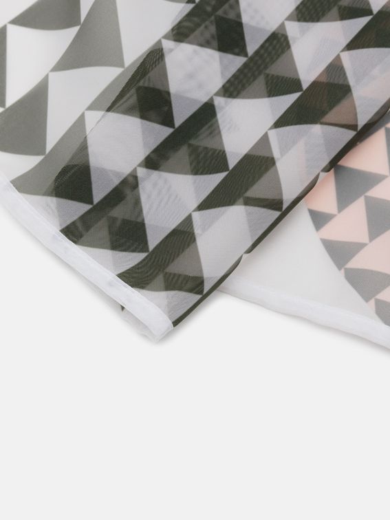 Voilage imprimé  dans chambre