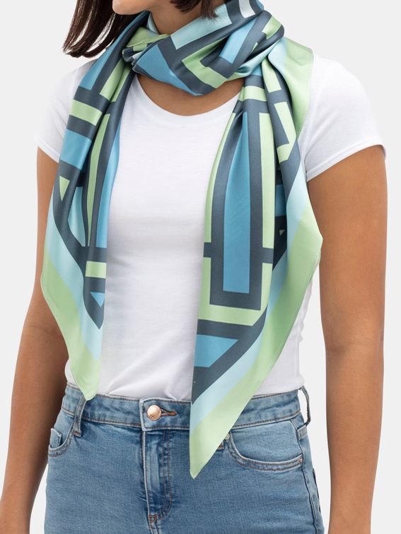 printed satin shawl hemming