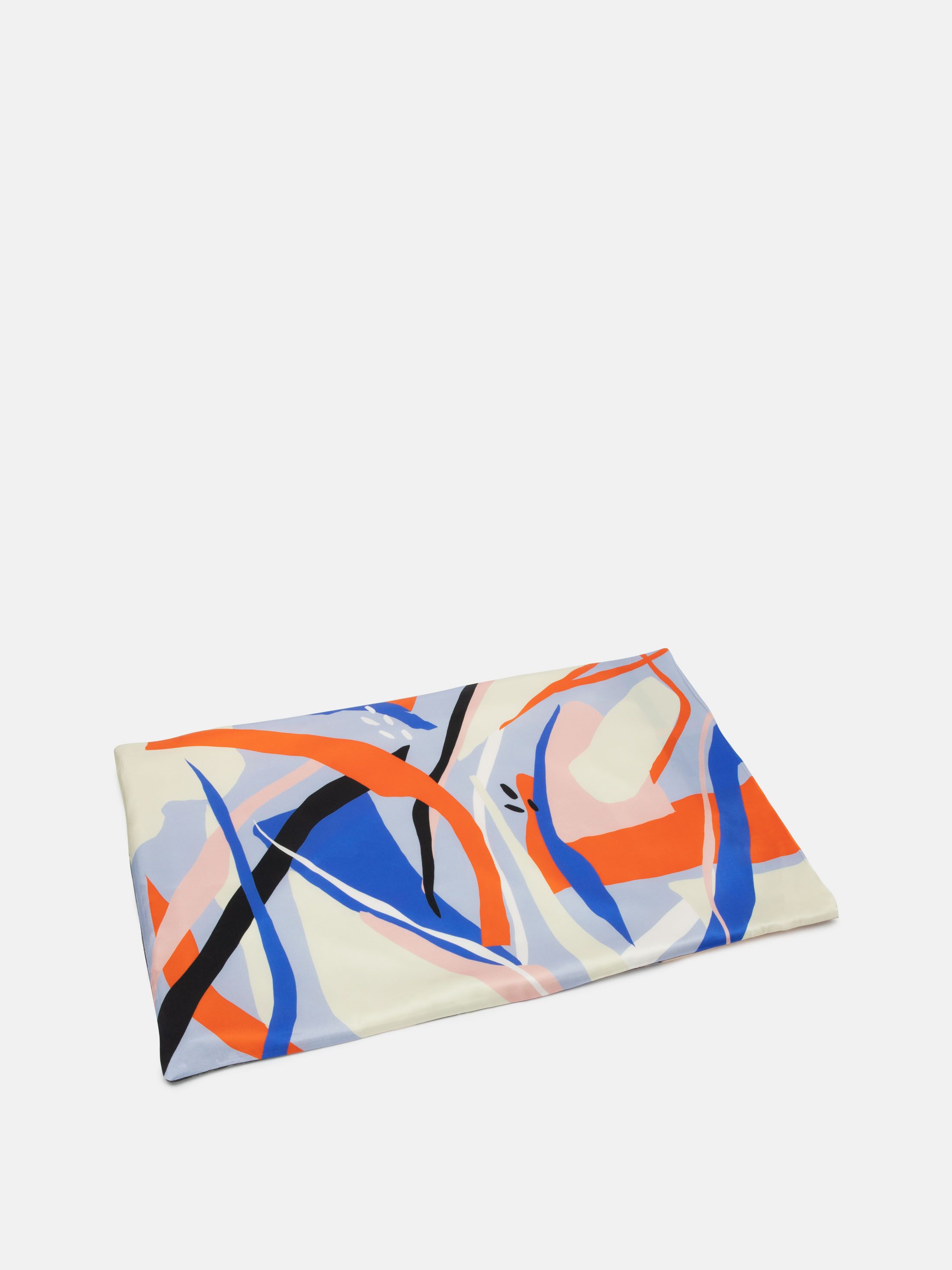 Edge to edge design silk pillow case