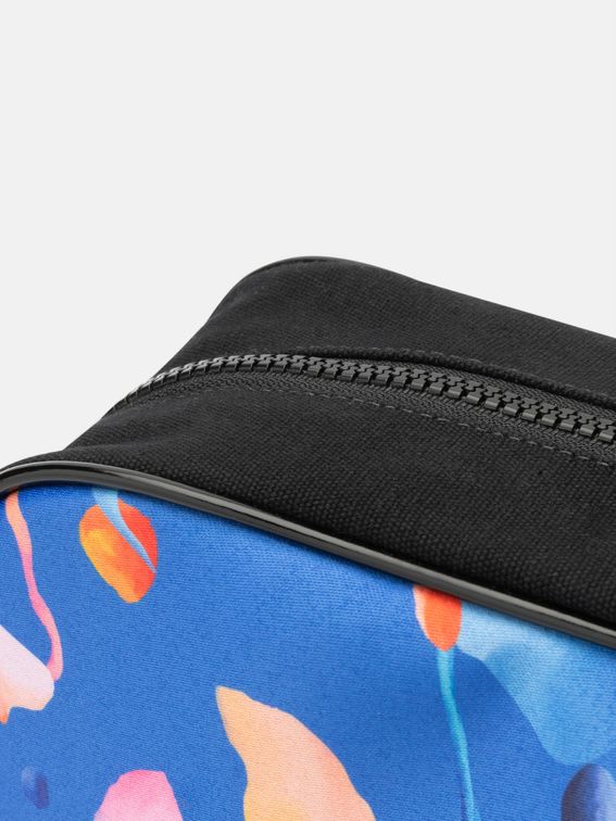 Personaliza tu propia bolsa de aseo en exclusiva