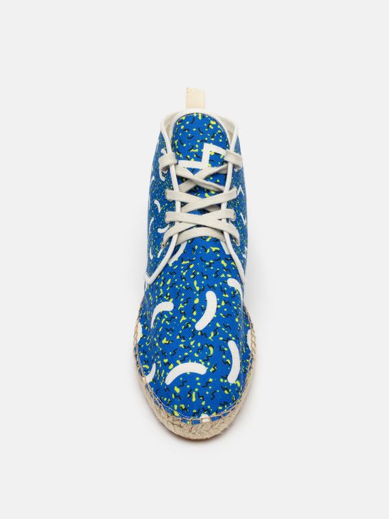 Intérieur des espadrilles hautes avec design