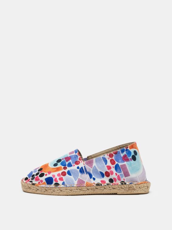 beach shoes detail
