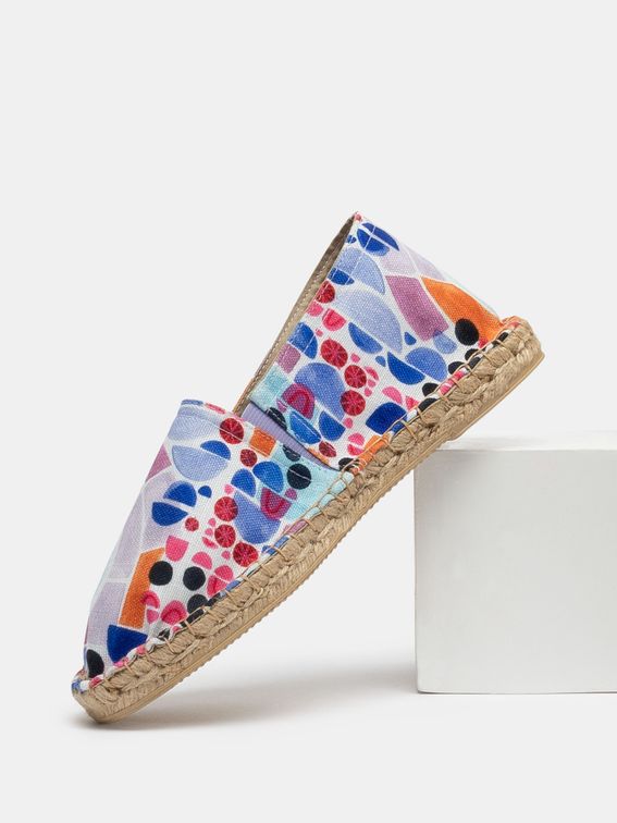Designe deinen eigenen Sommer-Schuhe im Espadrilles