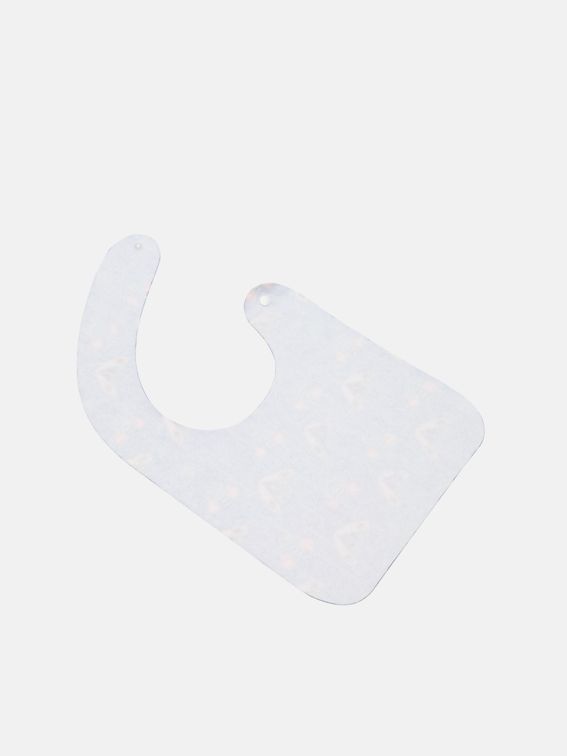 babero con parte trasera blanca