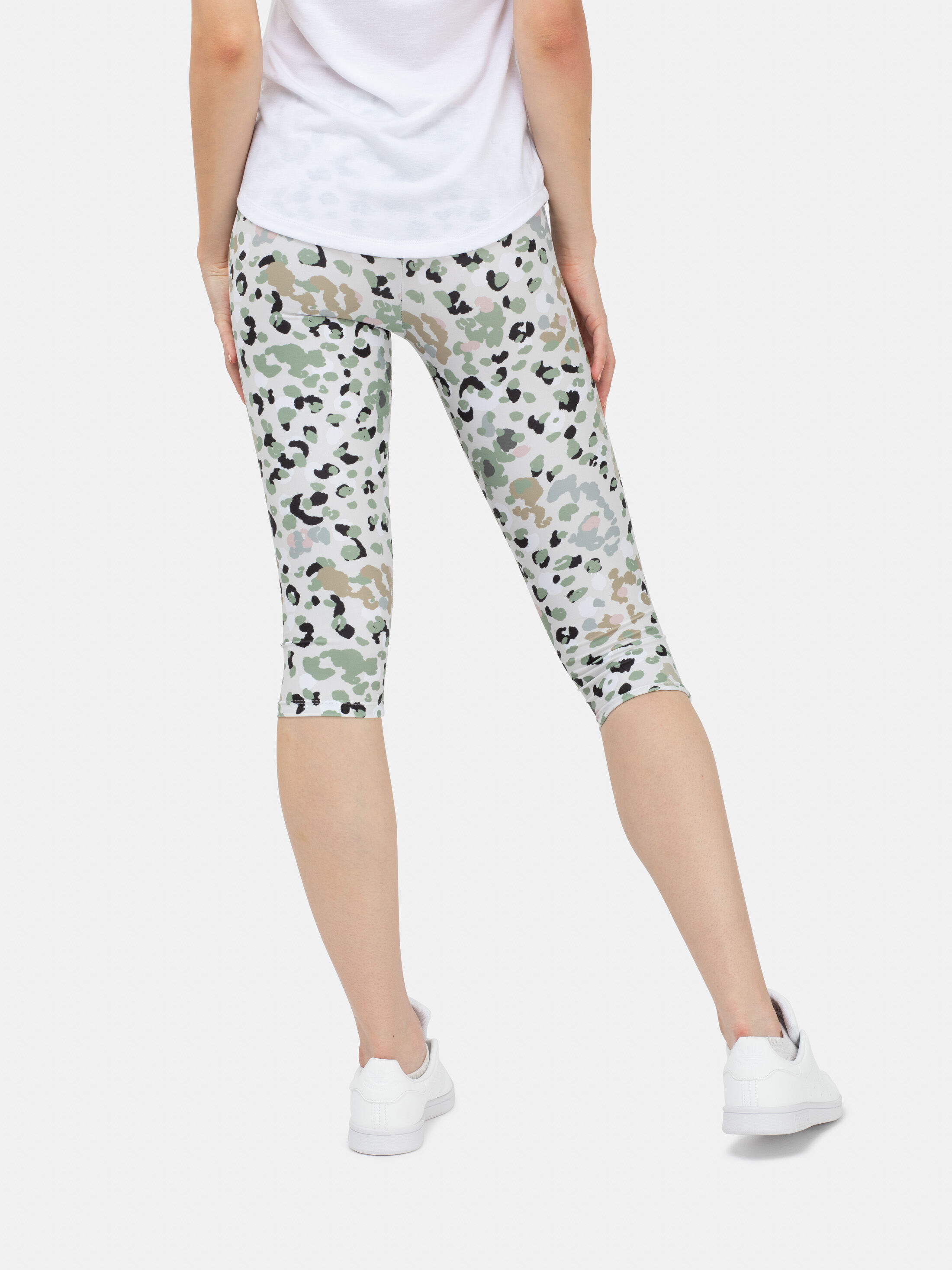 Dchica Active Sports Tight Capri Leggings With Daisy Floral Printed  Attached Skirt Peach & Black Online in India, Buy at Best Price from  Firstcry.com - 13240868