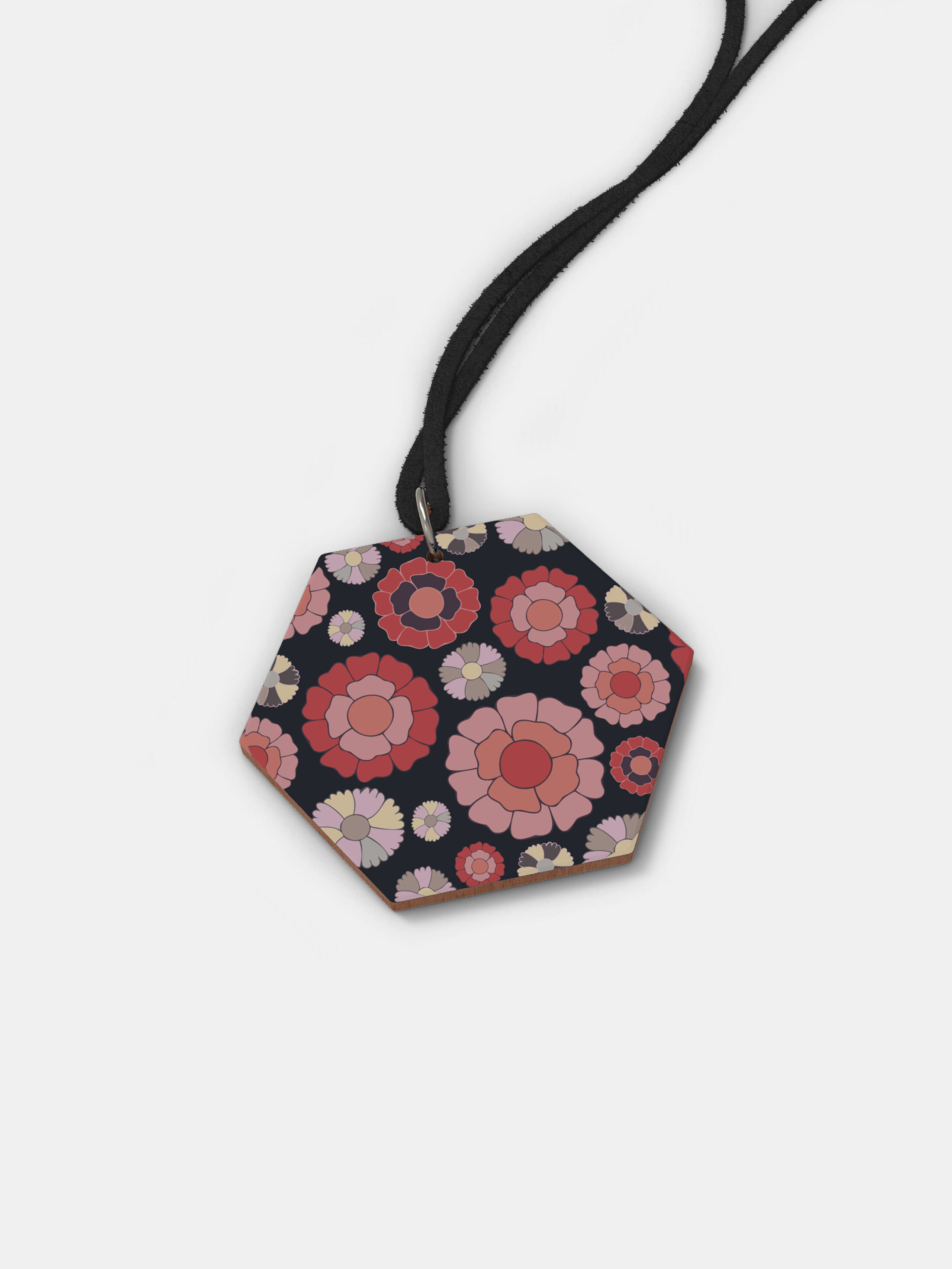 Collana con ciondolo in legno stampato