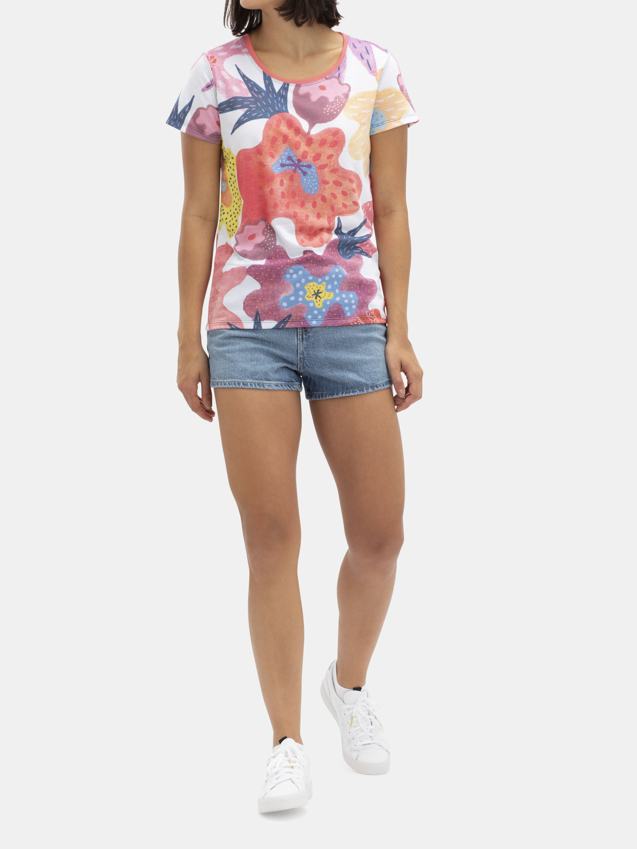 Progetta la tua t-shirt personalizzata da donna con vestibilità regolare