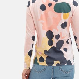 achterkant van een T-shirt met lange mouwen