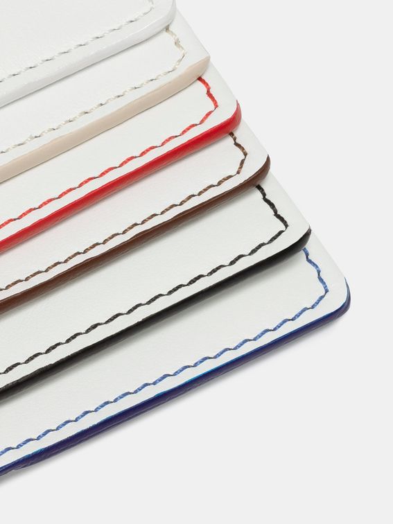 Verschiedene Farben für Nähte und Kanten