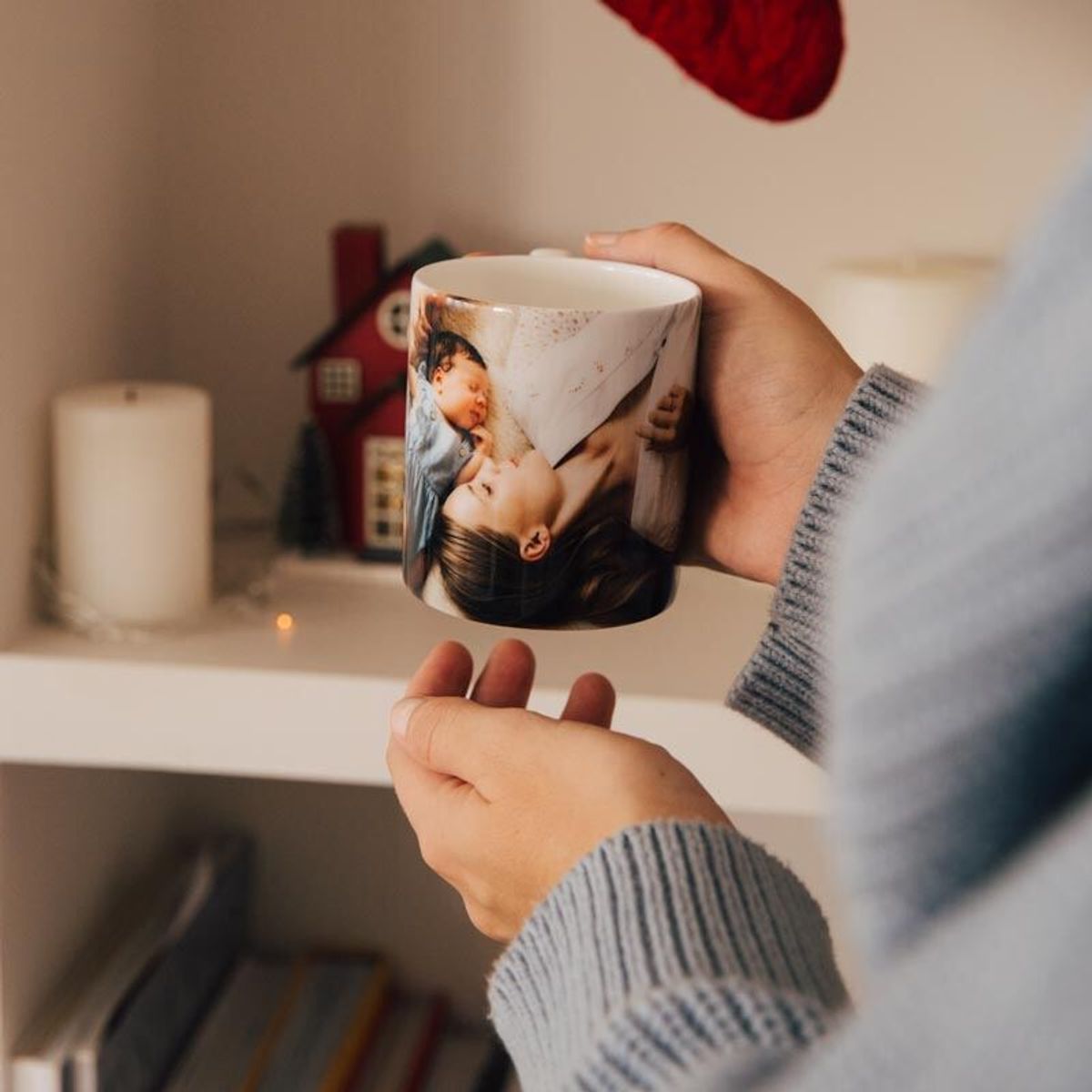 Tazza da caffè, tazza da tè, tazza da tè in porcellana fine Bone China, 0,4 l, per Natale e Avvento (con riccio con un regalo Tazza da caffè, tazza da tè, tazza da tè in porcellana fine Bone China, 0,4 l, per Natale e Avvento (con riccio con un regalo