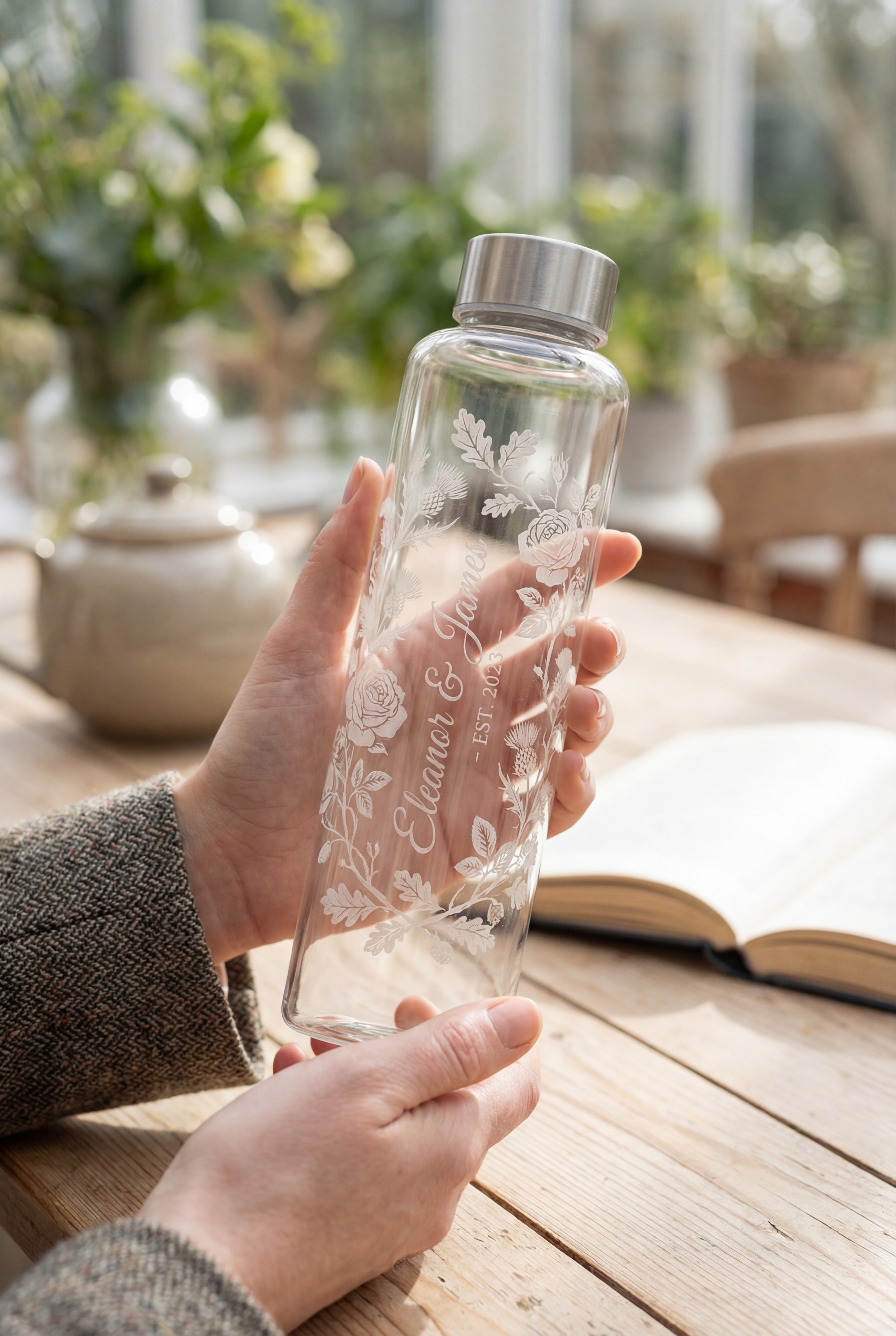 3005-glass-water-bottle_photorealistic-4K-ar2_3-1770124436