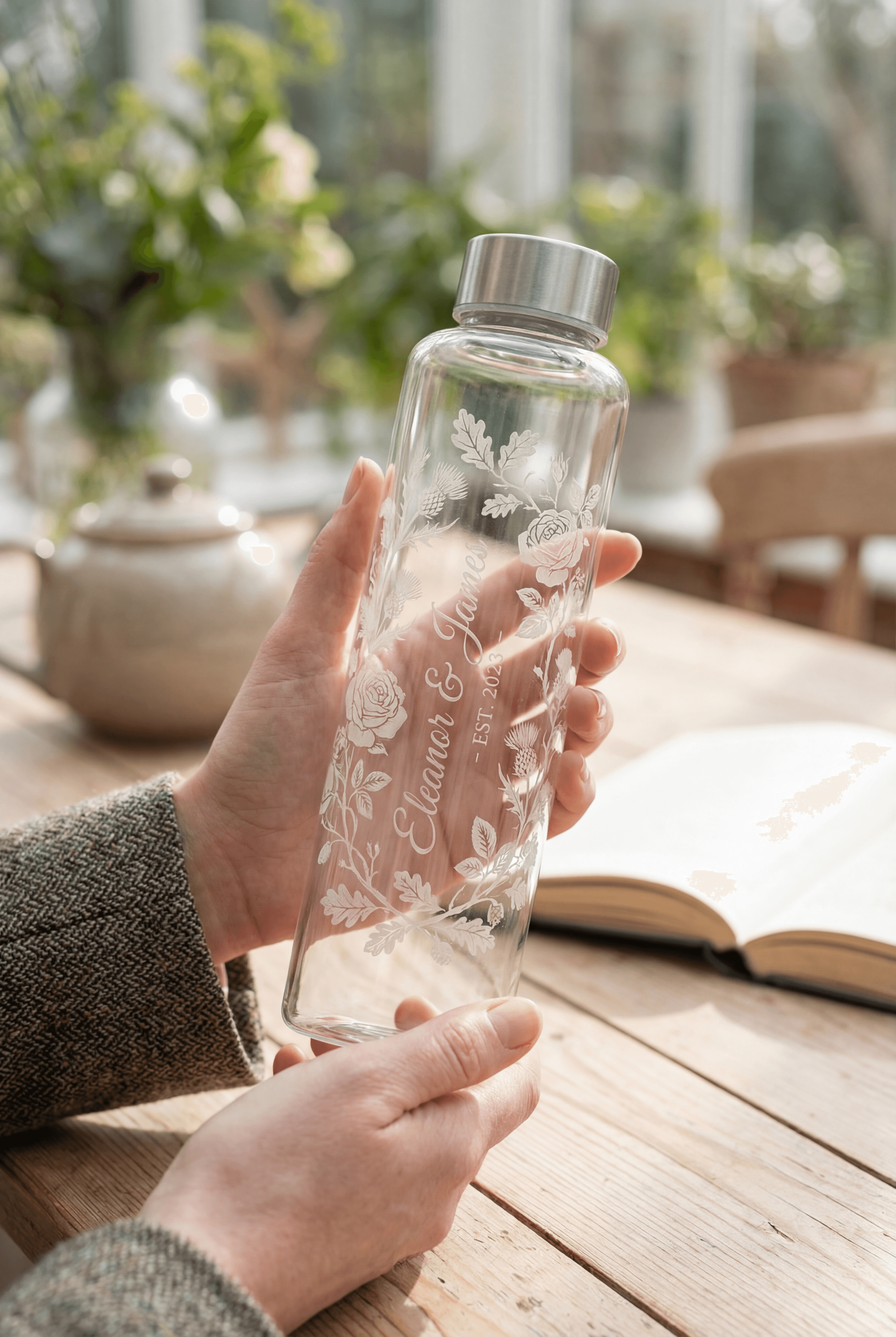 3005-glass-water-bottle_photorealistic-4K-ar2_3-1770124436