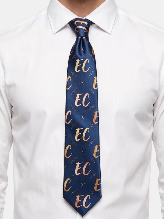 Gestalten Sie Ihre eigene Krawatte mit Monogramm